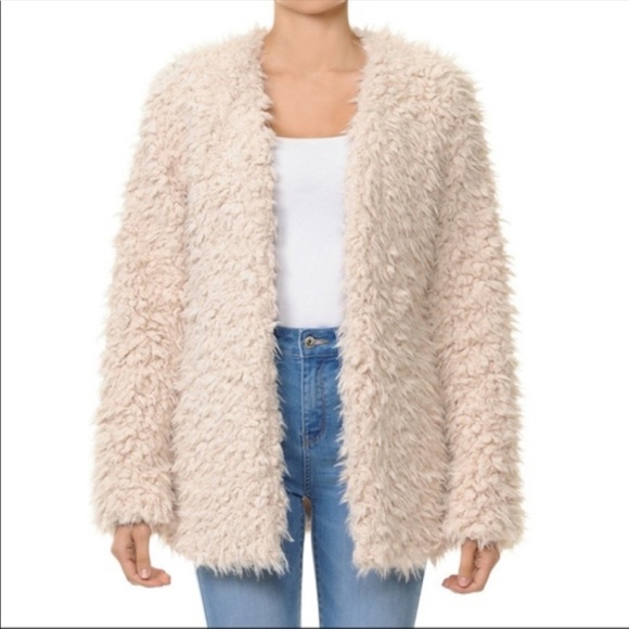 Jackets & Blazers - Faux Fur Coat in Beige